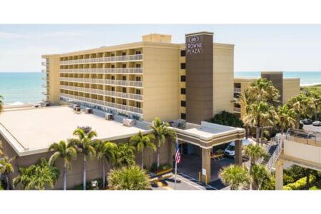 Crowne Plaza Melbourne Oceanfront